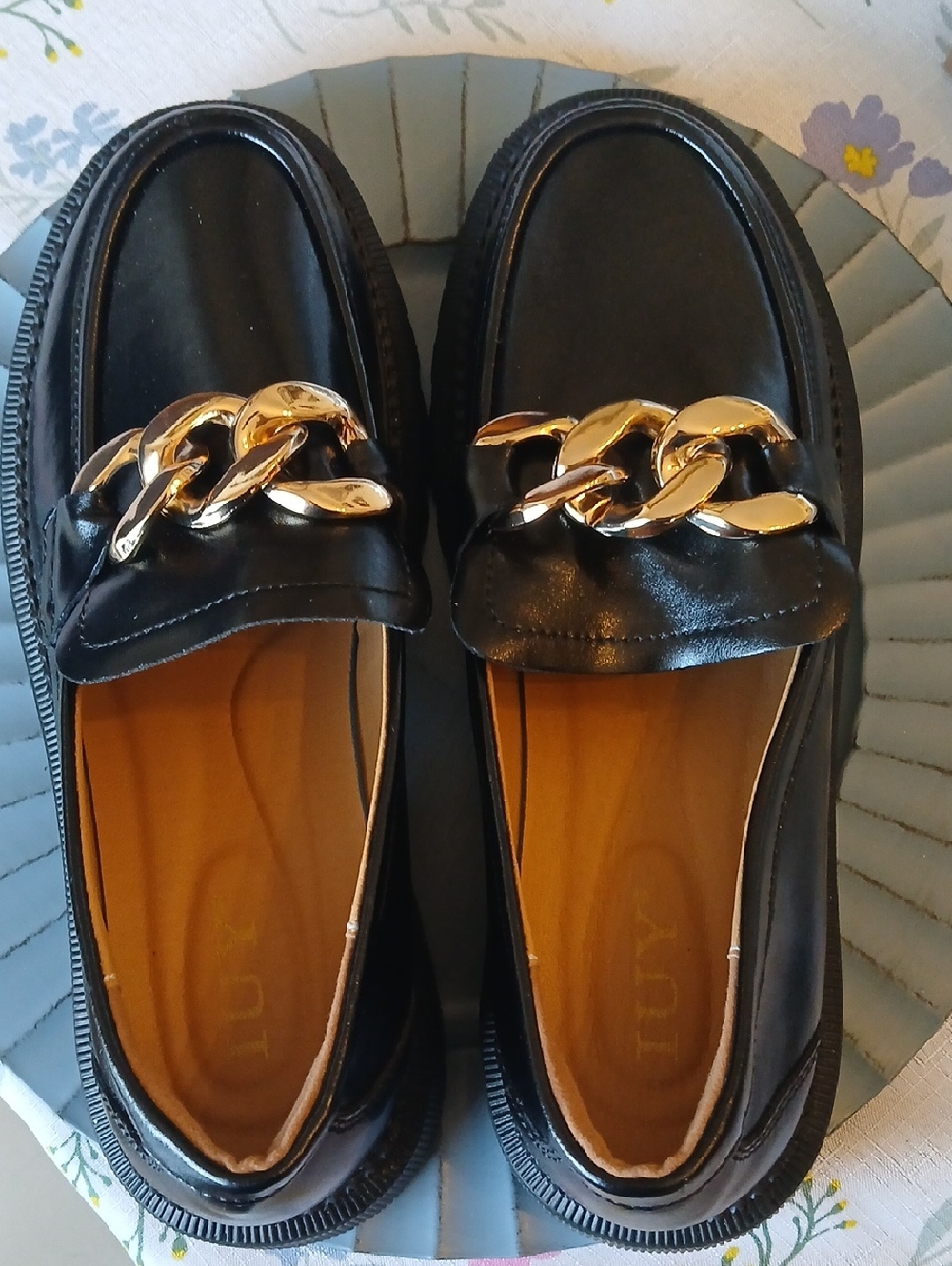 IUY Women's Black Plataform  Loafers with Gold Chain Accent, Size 11.5 -12